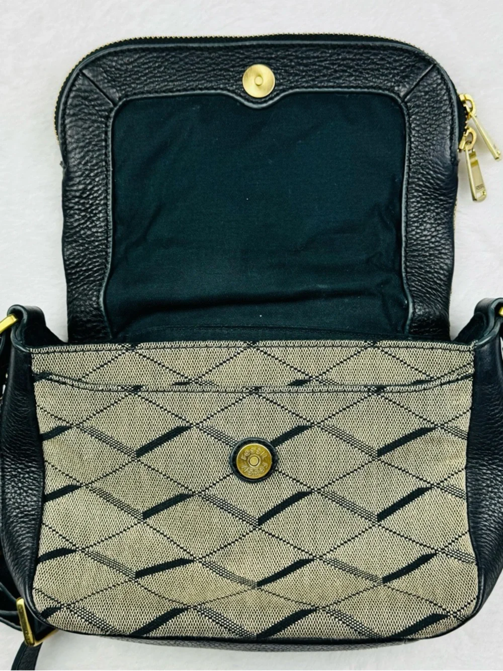 Fossil Canvas/ Pebbled Leather Expandable Crossbody purse. Clean Fabric lining.
